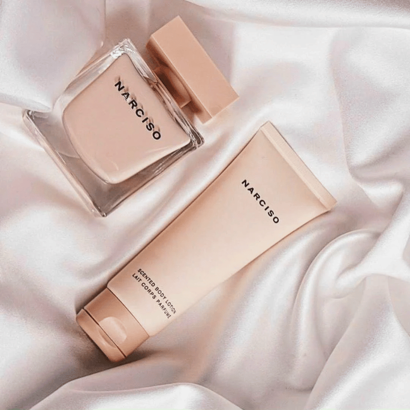 Kết hợp hoàn hảo với nước hoa, Lotion Narciso Rodriguez Poudree giúp giữ cho làn da của bạn luôn mềm mại và ngát hương.